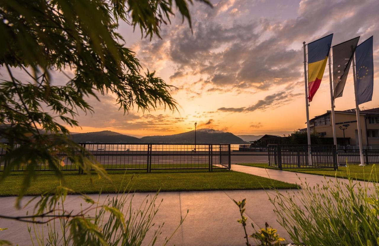 Hotel Arka โอร์โชวา ภายนอก รูปภาพ