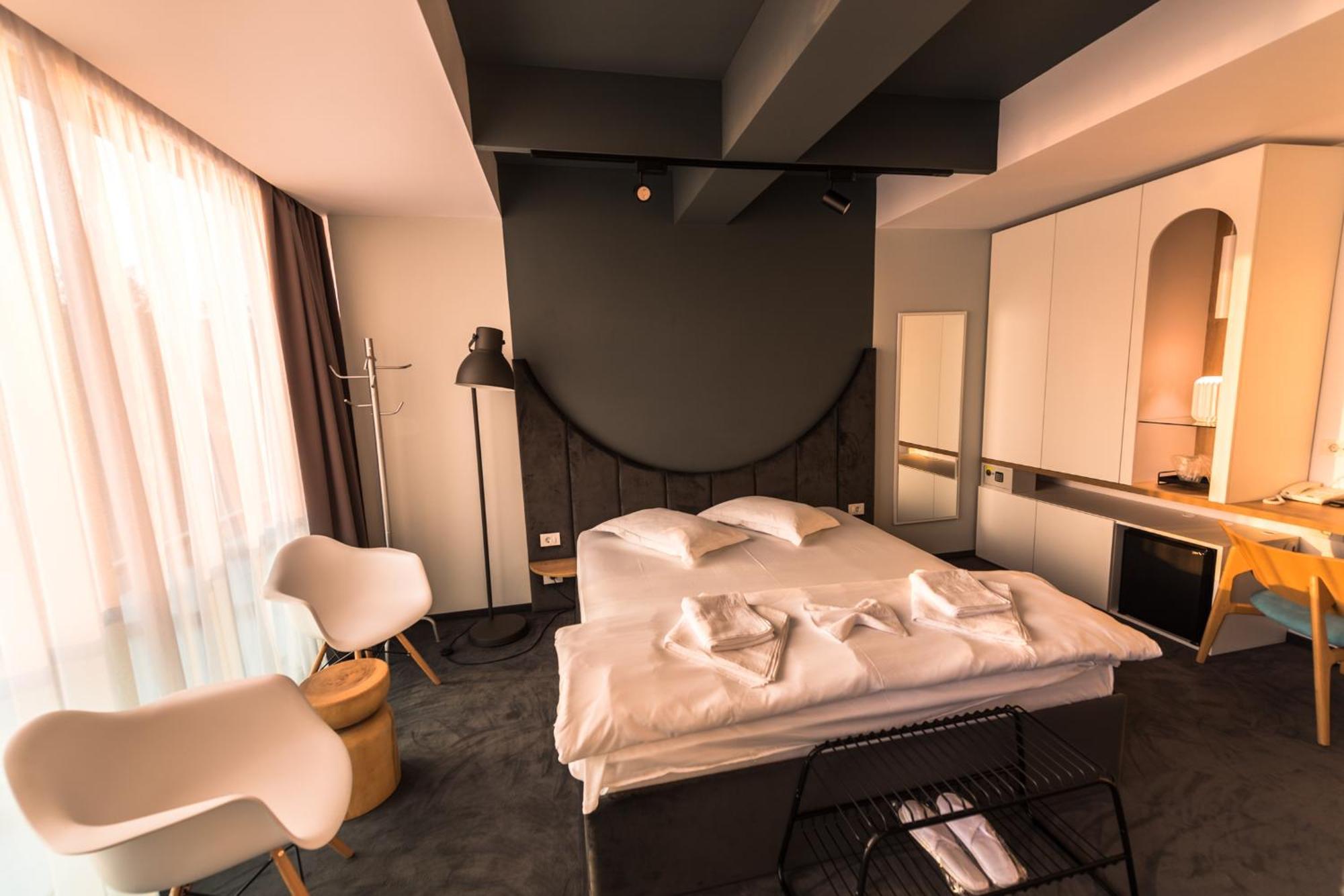 Hotel Arka โอร์โชวา ภายนอก รูปภาพ